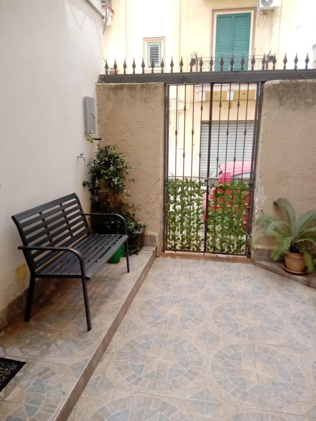 Davide Guest House Палермо Екстериор снимка